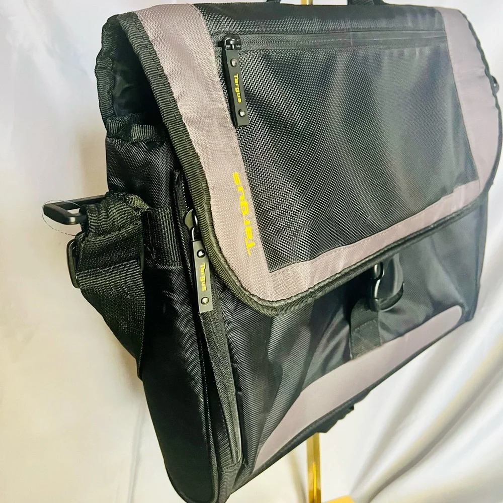 Targus City Gerald Black and Gray Men's Messenger Bag